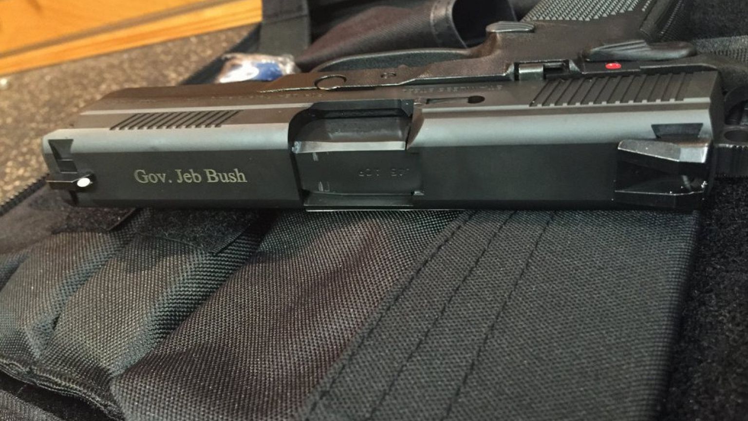 Wirbel um Jeb Bushs Waffen-Tweet