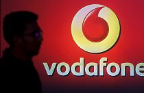 A Vodafone-nak törlesztenie kell 2 milliárd dolláros adótartozását Indiában