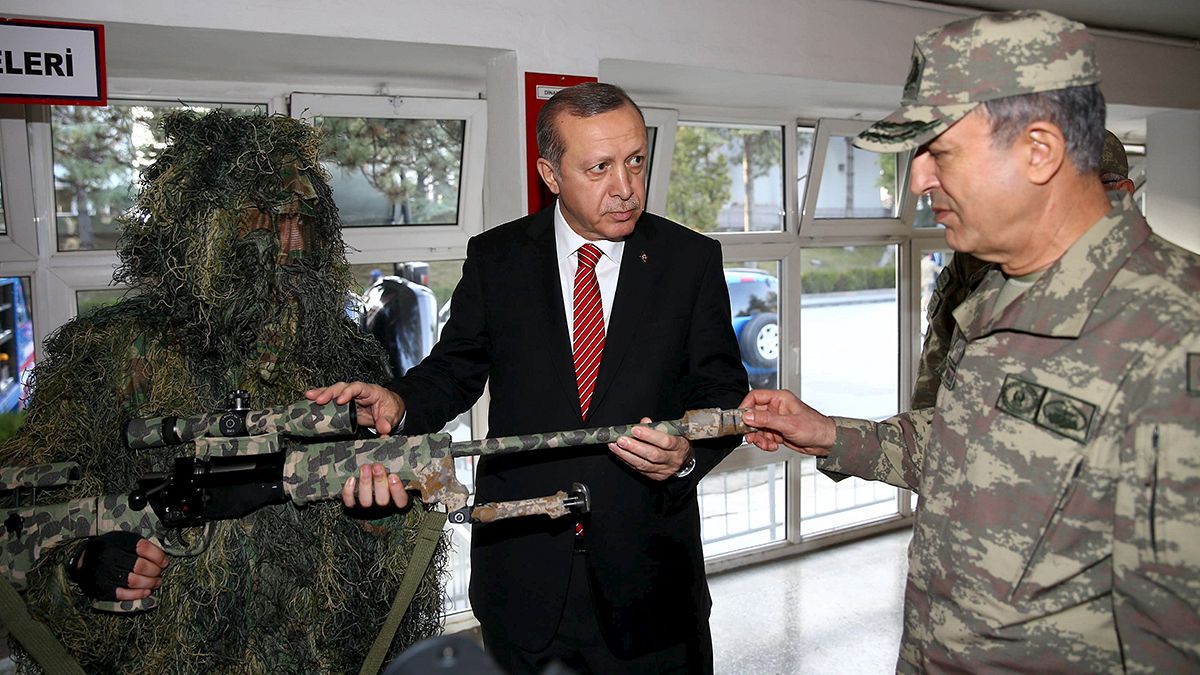 اردوغان يقول إن تركيا ستواصل قصف المقاتلين الاكراد في سوريا