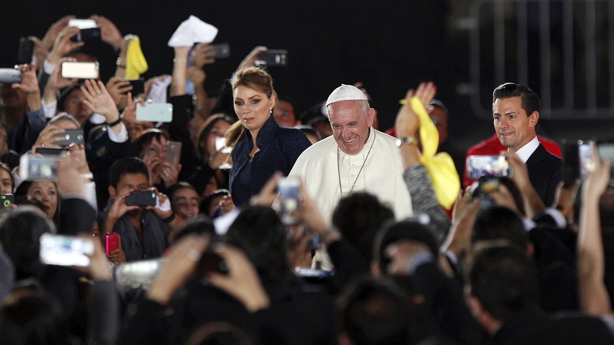 Papa Meksika-ABD sınırında göçmenler için dua etti