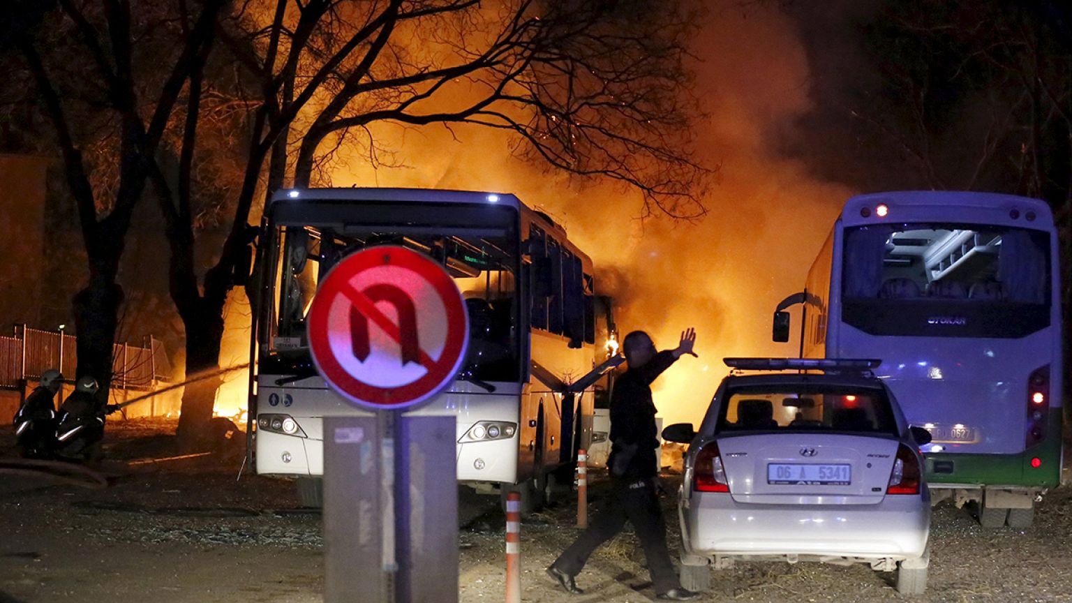 Davutoğlu: YPG, PKK und syrische Regierung stecken hinter Ankara-Anschlag