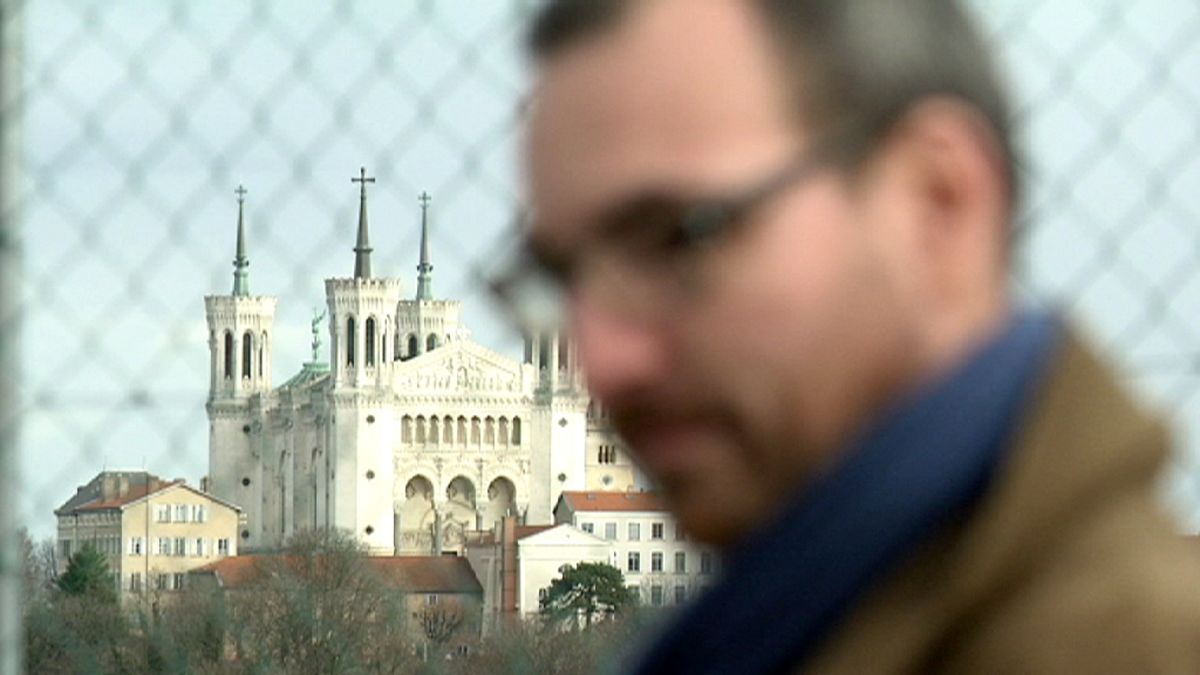 Katholische Kirche: Missbrauchsopfer in Frankreich klagen an