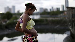 El papa califica de "mal menor" el uso de anticonceptivos para evitar el Zika