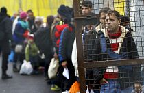EU warns Austria over daily migrant quotas