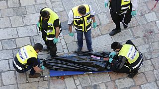 مقتل فلسطيني " حاول طعن شرطيين اسرائيليين "