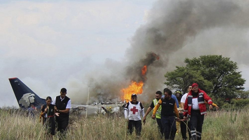 Passenger video shows terrifying moment of Aeroméxico plane crash