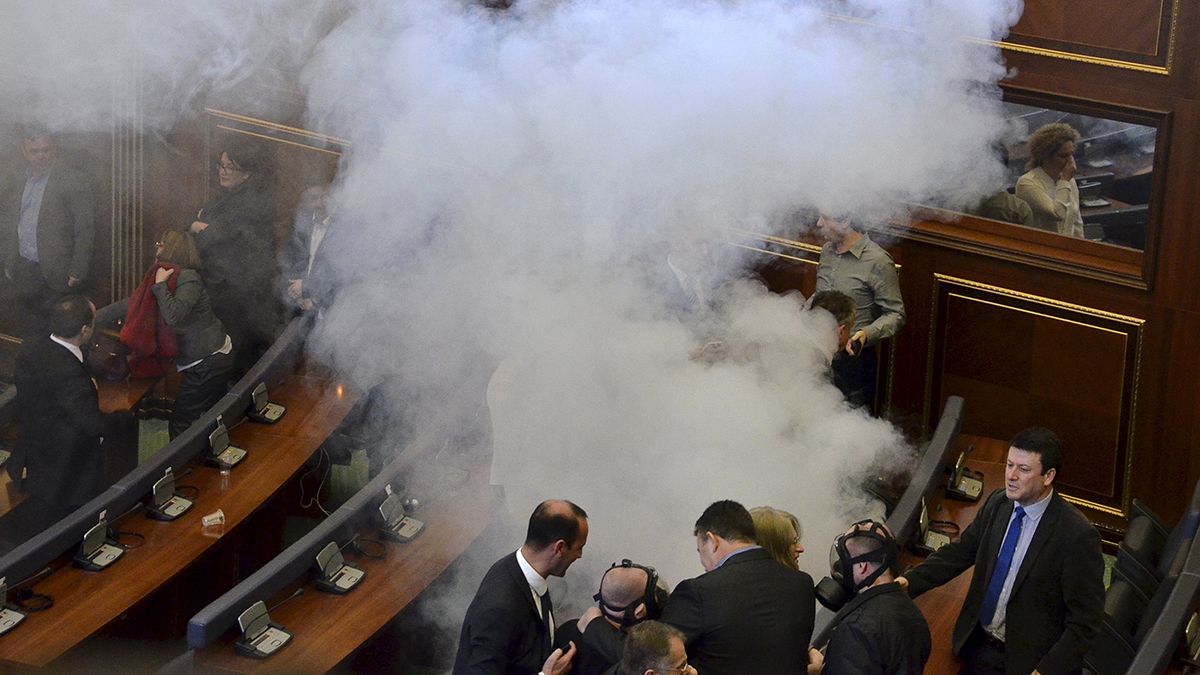 Κοσσυφοπέδιο: Με δακρυγόνα η αντιπολίτευση στο κοινοβούλιο
