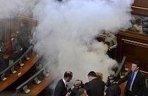 Kosova'da muhalefet mecliste gaz bombası attı
