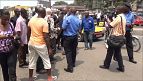 Ouganda : des électeurs en colère déchirent des bulletins de vote