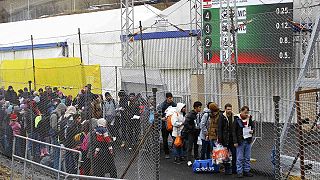 Migranti: l'Austria applica i nuovi limiti, scontro all'Ue