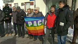 Menschenkette gegen Grenze am Brenner-Pass