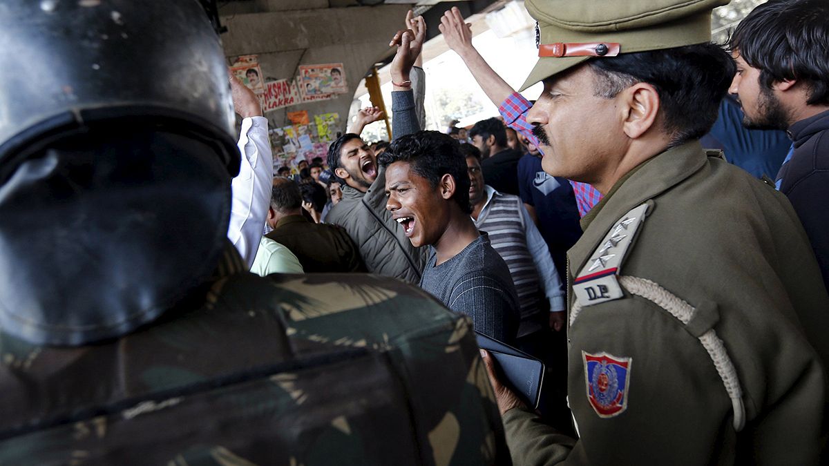 اعتراضها در شمال هند شبکه آبرسانی دهلی نو را از کار انداخت