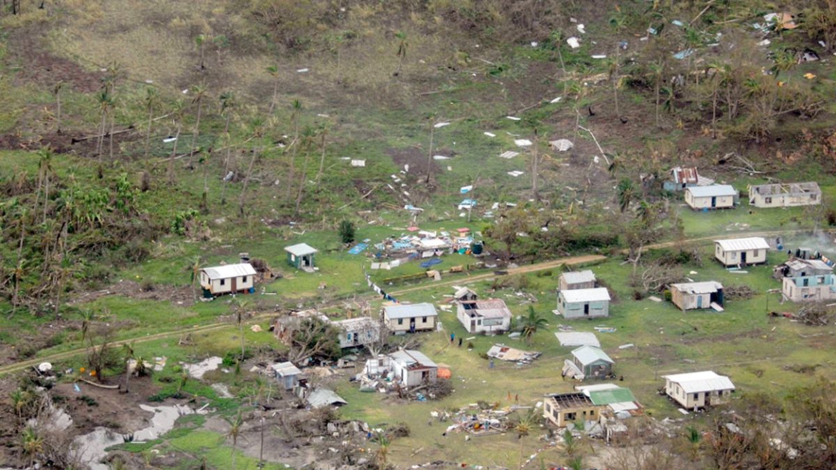 مقتل 17 شخصا على الأقل جراء اعصار عنيف ضرب جزر فيجي