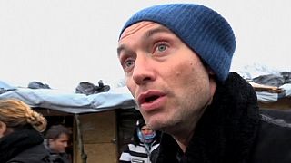 دیدار «جود لا» بازیگر بریتانیایی از کمپ پناهجویان در کاله فرانسه