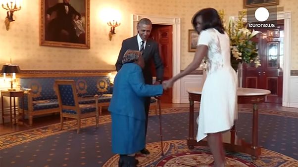 106 yaşındaki kadın Obama ile dans etti 106 yaşındaki kadın Obama ile dans etti
