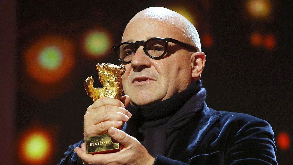 فيلم "نار في البحر"، يفوزبجائزة الدب الذهبي في مهرجان برلين السينمائي