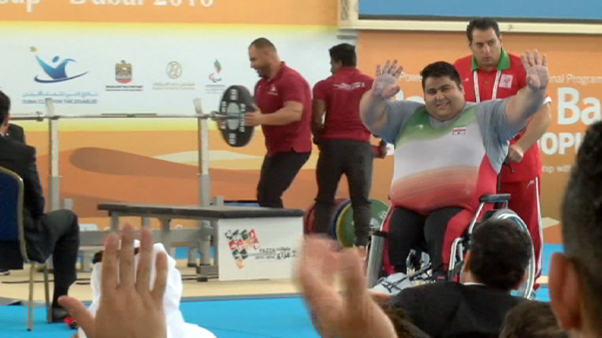 Paralímpicos: Iraniano Siamand Rahman bate novo record de levantamento de peso a caminho do Rio