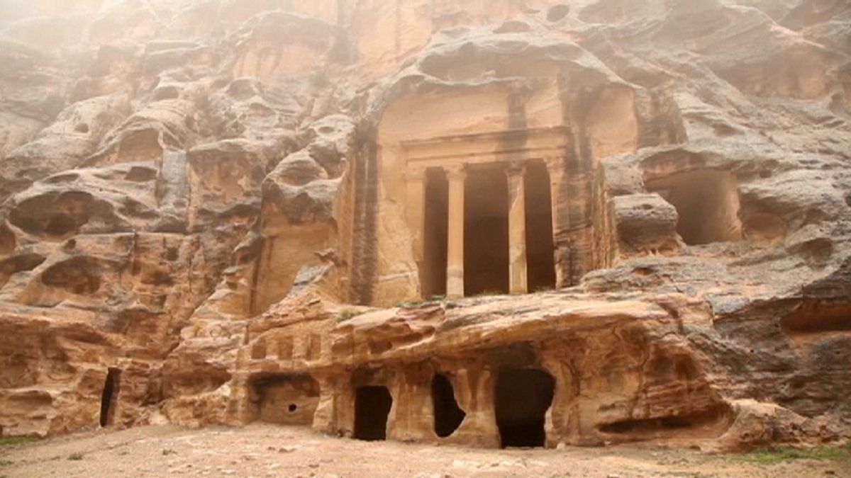 Petra antik kentinde sel tehlikesi