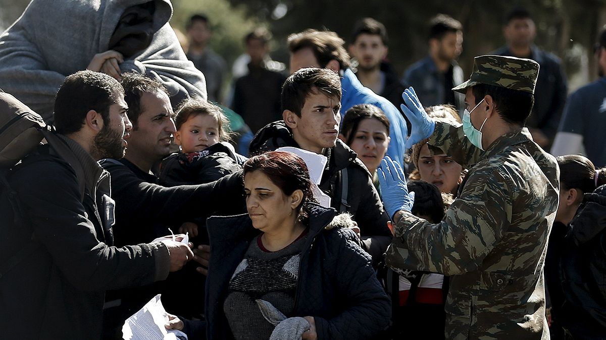 آلاف اللاجئين عالقون في اليونان بعد إغلاق مقدونيا الحدود