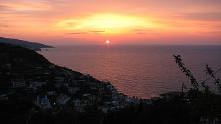 أهالي جزيرة إكاريا اليونانية أكثر من يعمر في الدنيا