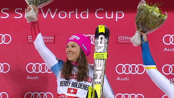 Sci, CdM: prima vittoria per Holdener nello slalom parallelo, Hirscher trionfa nel maschile Sci, CdM: prima vittoria per Holdener nello slalom parallelo, Hirscher trionfa nel maschile