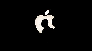 Le patron d'Apple défend sa position face au FBI