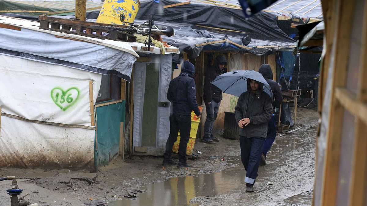 Döntött a francia bíróság: felszámolhatják a menekültek Calais-i sátortáborát