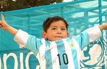نجم برشلونة “ميسي” يحقق حلم طفل أفغاني