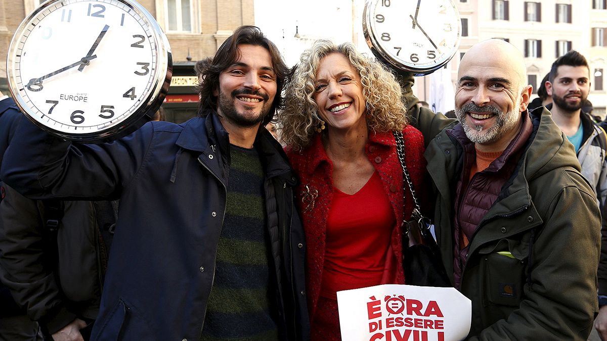 Gleichgeschlechtliche Lebenspartnerschaft: Italienischer Senat billigt umstrittenen Gesetzentwurf