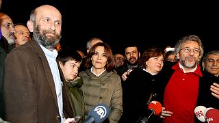 Turquie : libération des deux journalistes défendus par la cour suprême