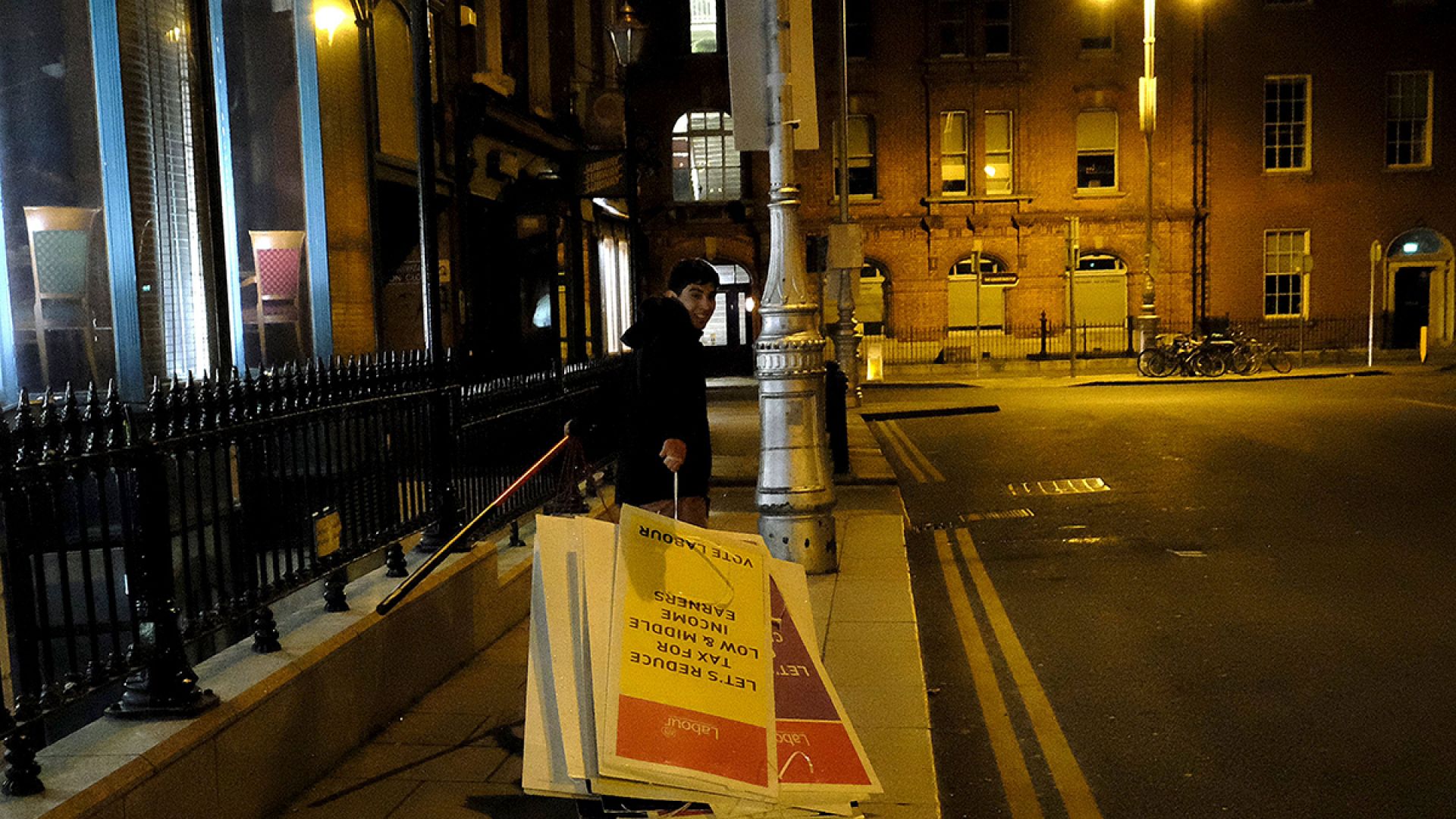 Concluyen en Irlanda las elecciones generales más inciertas de los