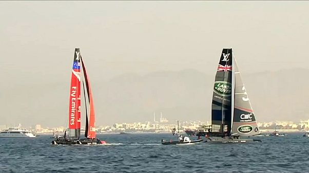 El Land Rover Bar de Ben Ainslie gana en Omán El Land Rover Bar de Ben Ainslie gana en Omán