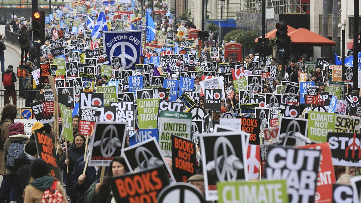 Londra'da nükleer silah karşıtı gösteri