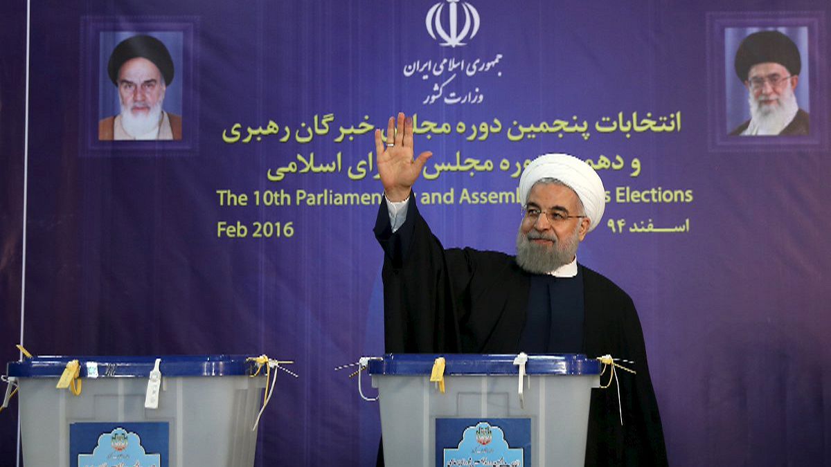 Los aliados del presidente Rohaní logran 29 de 30 escaños por Teherán, según resultados iniciales