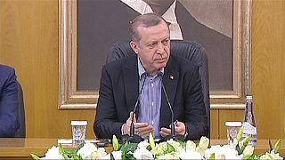 Erdogan "ni acepta ni respeta" la decisión del Constitucional sobre la liberación de dos periodistas
