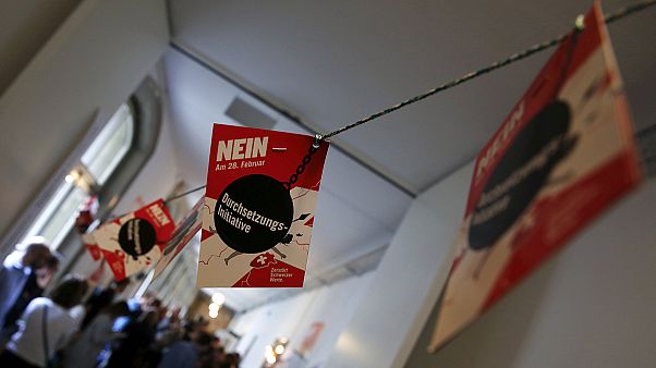 Швейцарцы проголосовали против выдворения из страны преступников - иностранцев Швейцарцы проголосовали против выдворения из страны преступников - иностранцев