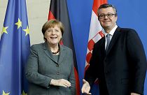 Меркель: беженцев важно расселить по Европе