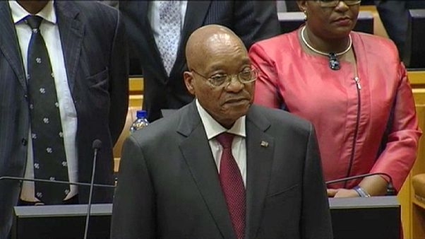 Zuma sobrevive a una moción de censura Zuma sobrevive a una moción de censura