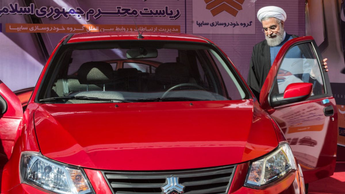 حسن روحانی: سیاست دولت آن است که صنعت خودرو خصوصی باشد