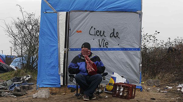 Lagerräumung in Calais fortgesetzt - Deutsche und Brite in Haft Lagerräumung in Calais fortgesetzt - Deutsche und Brite in Haft