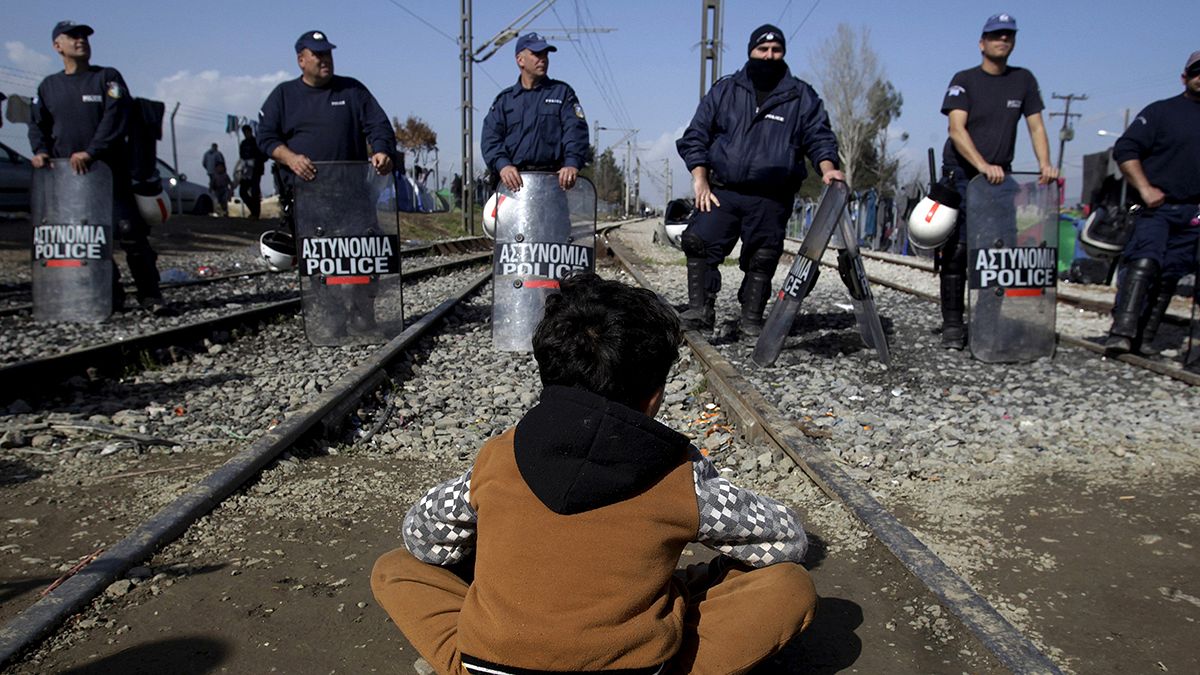 Migrantes: ONU diz que situação nas fronteiras gregas caminha rapidamente para desastre humanitário