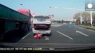[Watch] Toddler falls out of moving van on motorway