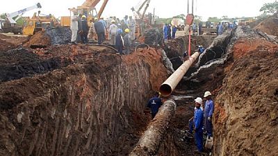 Uganda agrees with Tanzania to build oil pipeline