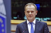 Tusk apela aos potenciais imigrantes económicos ilegais para que "não venham para a Europa"