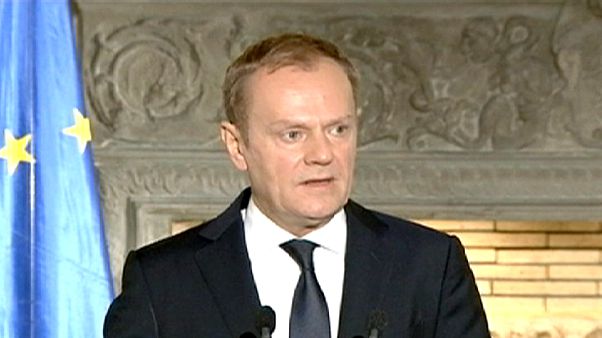Donald Tusk avertit les migrants économiques Donald Tusk avertit les migrants économiques