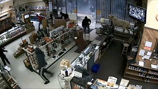 سرقة محل لبيع الأسلحة في هيوستن