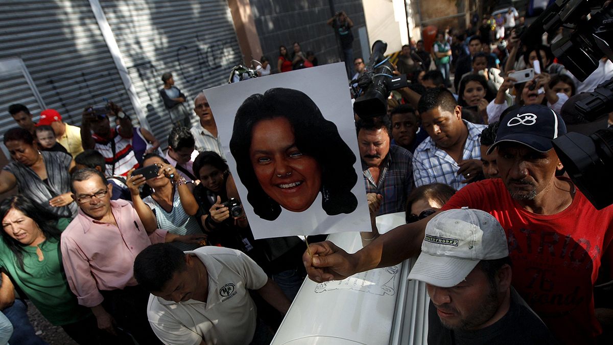 Miles de hondureños protestan por el asesinato de la líder indígena Berta Cáceres