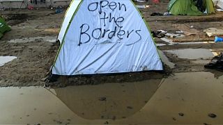 Las lluvias inundaron el campamento de refugiados de Idomeni, al norte de Grecia