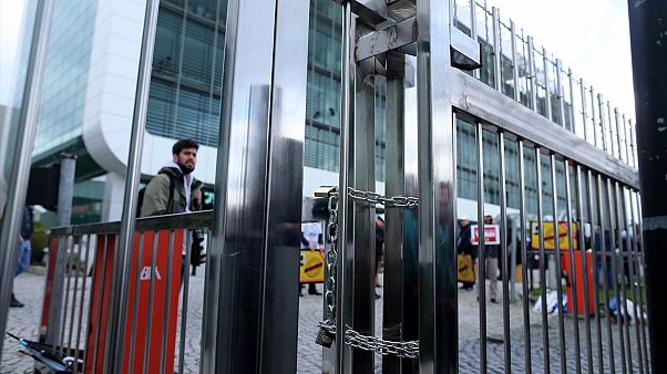 El Gobierno turco pone bajo su control el diario Zaman, crítico con el poder El Gobierno turco pone bajo su control el diario Zaman, crítico con el poder