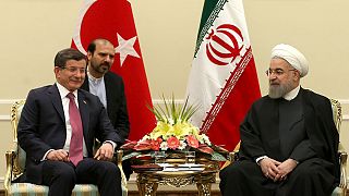 Turquia e Irão prometem "acabar com guerra de irmãos na região"